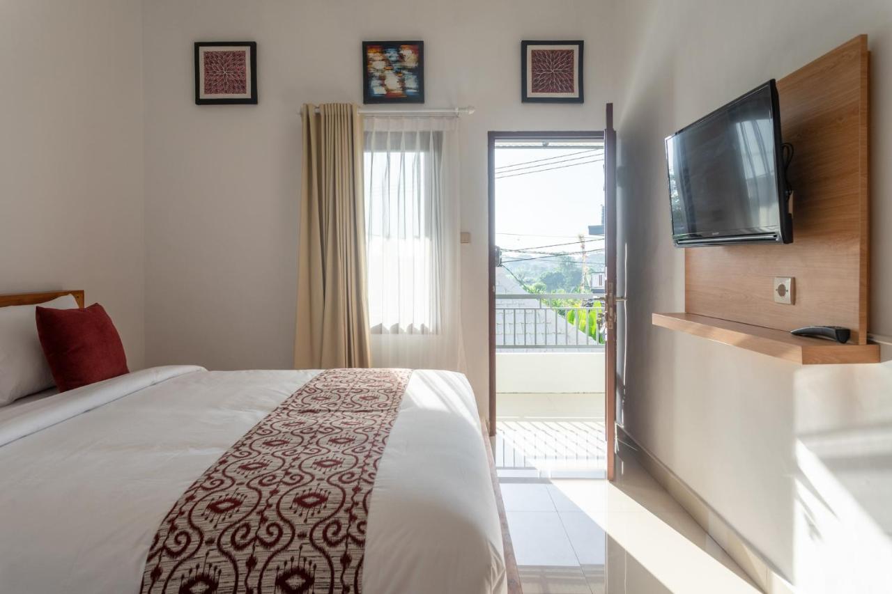 Cempaka Mas Guest House Canggu Exterior photo