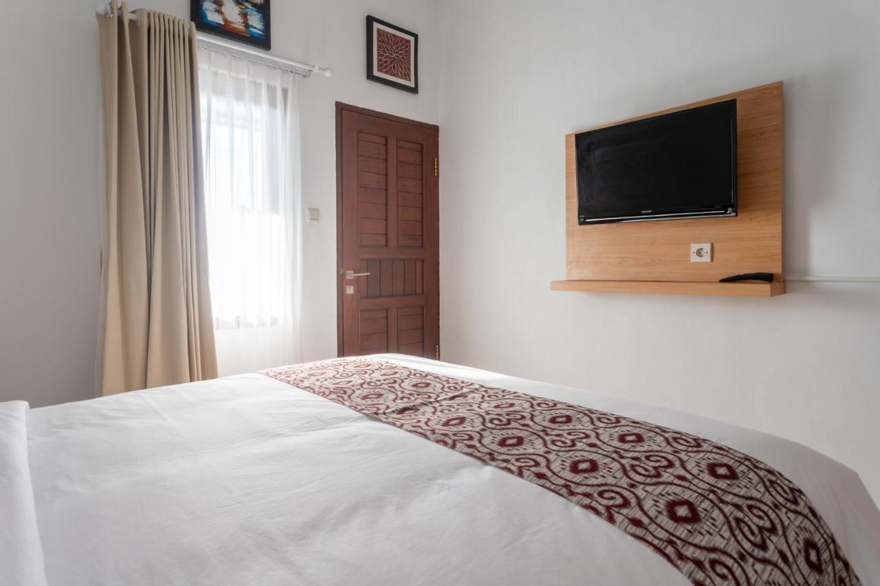 Cempaka Mas Guest House Canggu Exterior photo